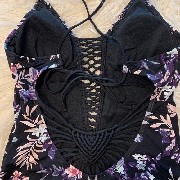 AMBRIELLE Floral One Piece Swimsuit Cut Out Back Modest Built Padded Bra M - Picture 5 of 7